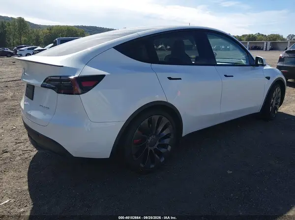 2023 TESLA MODEL Y VIN 7SAYGDEF8PF841100 фото 4