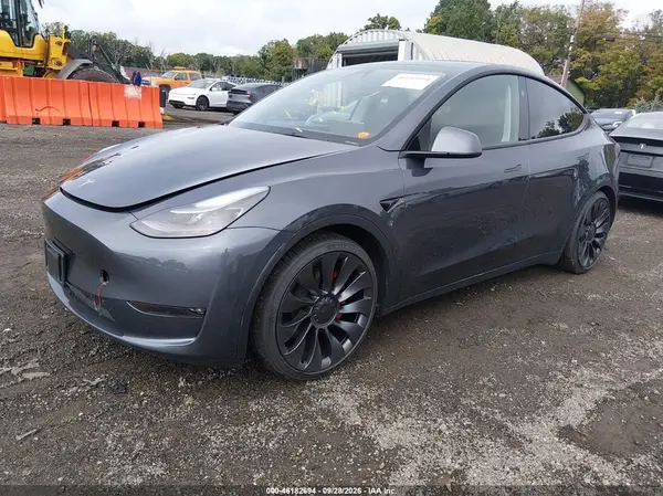 2023 TESLA MODEL Y VIN 7SAYGDEF7PF824885 фото 2