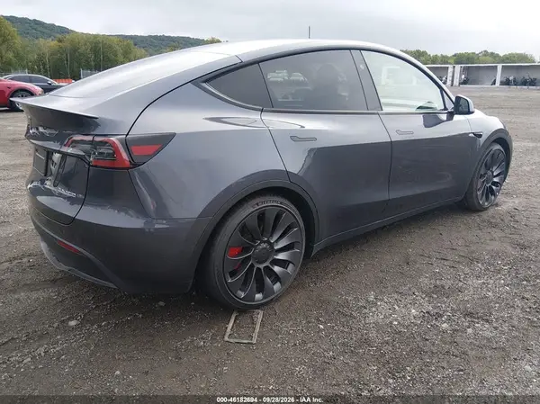 2023 TESLA MODEL Y VIN 7SAYGDEF7PF824885 фото 4