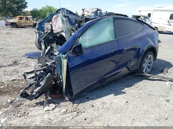 7SAYGDEE6PA103333 — 2023 Tesla Model Y, фото 2 с аукциона IAAI, Передняя и задняя части