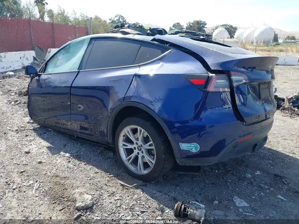 7SAYGDEE6PA103333 — 2023 Tesla Model Y, фото 3 с аукциона IAAI, Передняя и задняя части