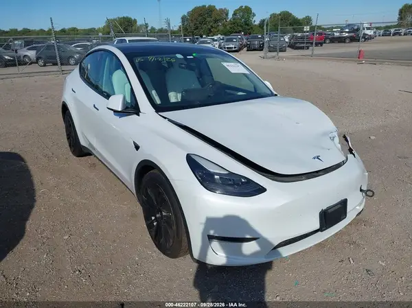 7SAYGAEEXPF647030 — 2023 Tesla Model Y, Передняя часть слева (Left Front), фото до ремонта