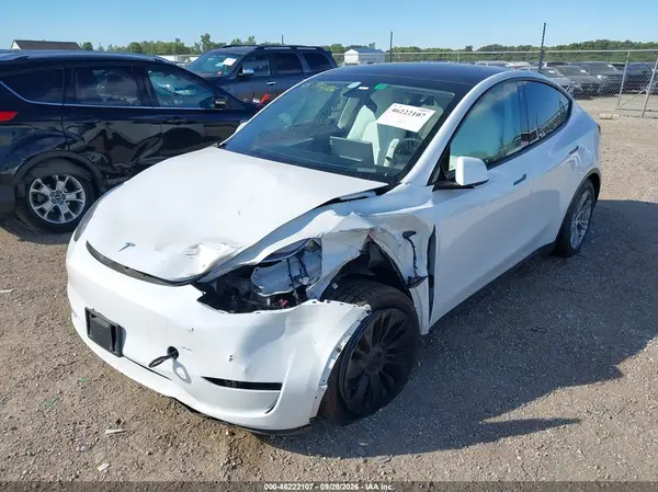 7SAYGAEEXPF647030 — 2023 Tesla Model Y, фото 2 с аукциона IAAI, Передняя часть слева