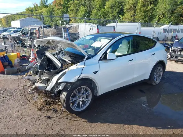7SAYGDEE6PA207143 — 2023 Tesla Model Y, фото 2 с аукциона IAAI, Передняя часть