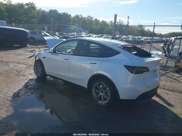 7SAYGDEE6PA207143 — 2023 Tesla Model Y, фото 3 с аукциона IAAI, Передняя часть