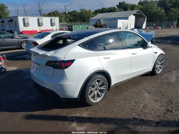 7SAYGDEE6PA207143 — 2023 Tesla Model Y, фото 4 с аукциона IAAI, Передняя часть