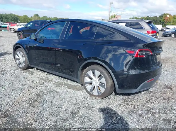 7SAYGAEE9PF923312 — 2023 Tesla Model Y, фото 3 с аукциона IAAI, Передняя часть