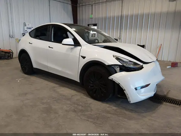 7SAYGDEE3PF615053 — 2023 Tesla Model Y, Передняя часть (Front End), фото до ремонта
