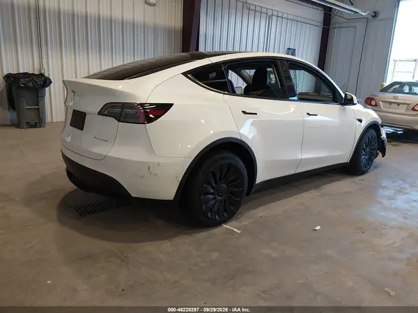 7SAYGDEE3PF615053 — 2023 Tesla Model Y, фото 4 с аукциона IAAI, Передняя часть