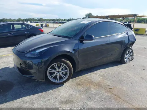 2024 Tesla Model Y VIN 7SAYGDED6RF077264 фото 2