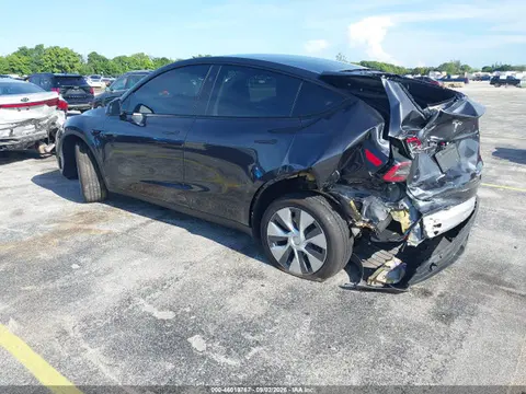 2024 Tesla Model Y VIN 7SAYGDED6RF077264 фото 3