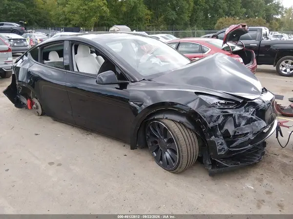 7SAYGDEF3RA311570 — 2024 Tesla Model Y, Передняя часть (Front & Rear), фото до ремонта