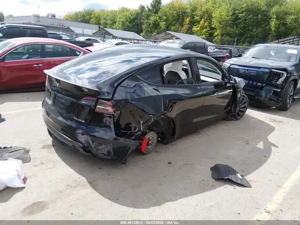 7SAYGDEF3RA311570 — 2024 Tesla Model Y, фото 4 с аукциона IAAI, Передняя часть