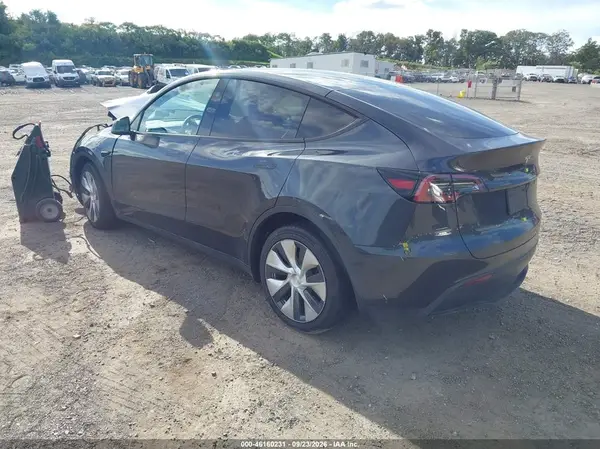 7SAYGDEE2RF032122 — 2024 Tesla Model Y, фото 3 с аукциона IAAI, Передняя часть