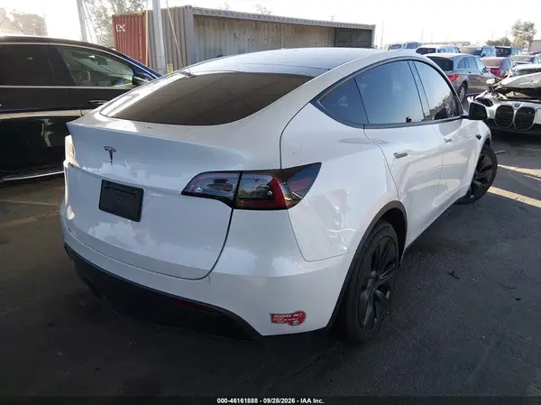 7SAYGDED7RF126097 — 2024 Tesla Model Y, фото 4 с аукциона IAAI, Левый бок