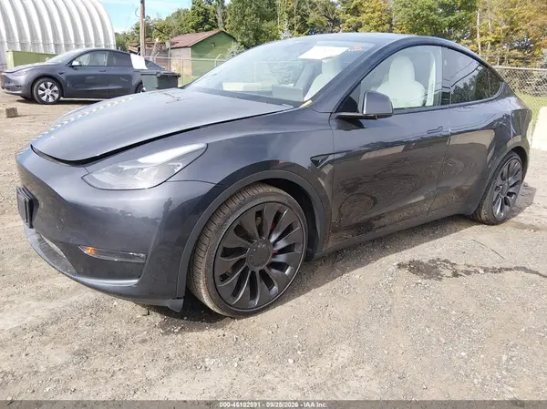 2024 TESLA MODEL Y VIN 7SAYGDEF3RA266159 фото 2