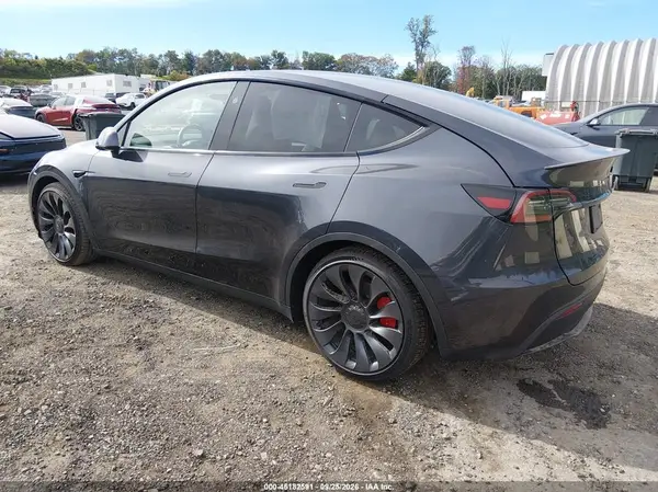 2024 TESLA MODEL Y VIN 7SAYGDEF3RA266159 фото 3