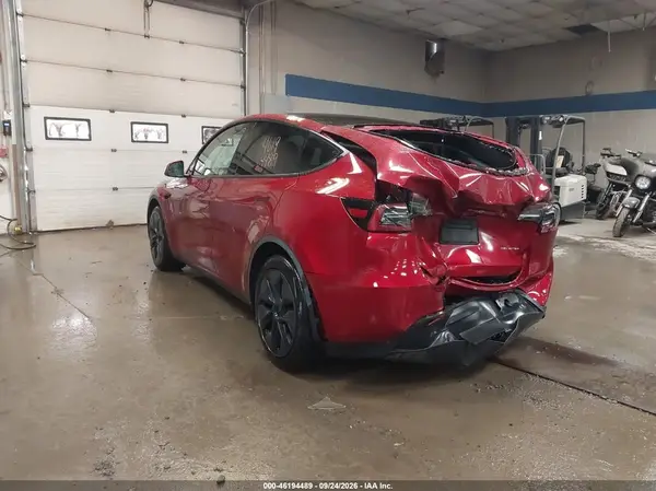 7SAYGAEE7RF185772 — 2024 Tesla Model Y, фото 3 с аукциона IAAI, Задняя часть
