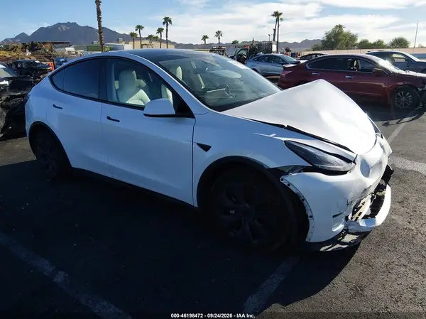 7SAYGAEE0RF203884 — 2024 Tesla Model Y, Передняя часть (Front End), фото до ремонта