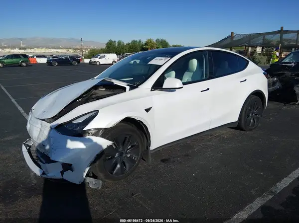 7SAYGAEE0RF203884 — 2024 Tesla Model Y, фото 2 с аукциона IAAI, Передняя часть