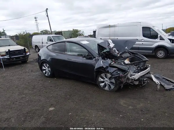 7SAYGDEE2RA270811 — 2024 Tesla Model Y, Передняя часть (Front End), фото до ремонта