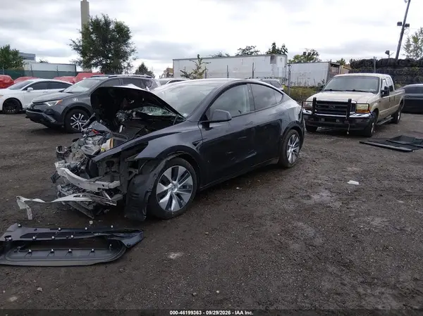 7SAYGDEE2RA270811 — 2024 Tesla Model Y, фото 2 с аукциона IAAI, Передняя часть