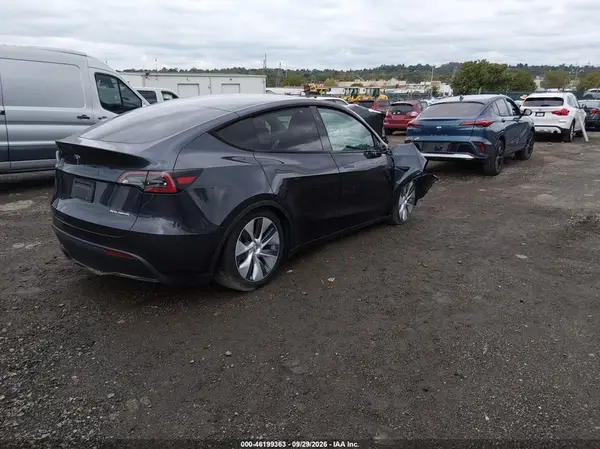 7SAYGDEE2RA270811 — 2024 Tesla Model Y, фото 4 с аукциона IAAI, Передняя часть