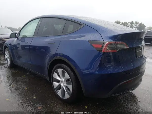 7SAYGDEE2RF031861 — 2024 Tesla Model Y, фото 3 с аукциона IAAI, Подтопление