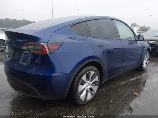 7SAYGDEE2RF031861 — 2024 Tesla Model Y, фото 4 с аукциона IAAI, Подтопление