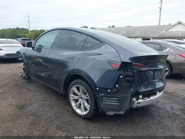 7SAYGDEE1RA223981 — 2024 Tesla Model Y, фото 3 с аукциона IAAI, Передняя часть