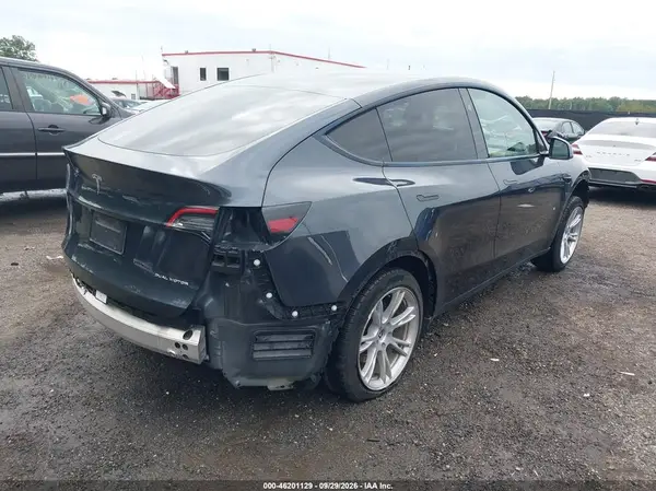 7SAYGDEE1RA223981 — 2024 Tesla Model Y, фото 4 с аукциона IAAI, Передняя часть