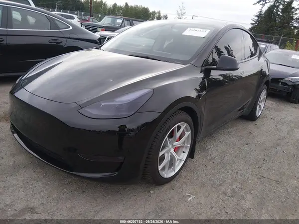 7SAYGDEF6RF053337 — 2024 Tesla Model Y, фото 2 с аукциона IAAI 10.10.2026, Передняя часть справа