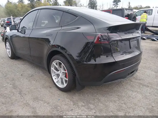 7SAYGDEF6RF053337 — 2024 Tesla Model Y, фото 3 с аукциона IAAI 10.10.2026, Передняя часть справа
