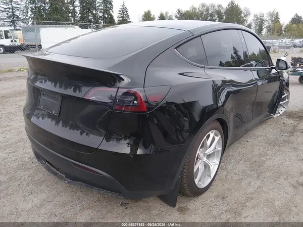 7SAYGDEF6RF053337 — 2024 Tesla Model Y, фото 4 с аукциона IAAI 10.10.2026, Передняя часть справа