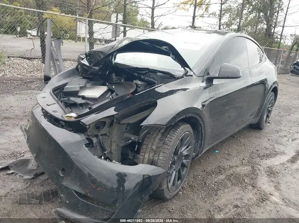 7SAYGDEE5RA218332 — 2024 Tesla Model Y, фото 2 с аукциона IAAI, Передняя часть