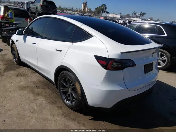 7SAYGDED5RF170650 — 2024 Tesla Model Y, фото 3 с аукциона IAAI, Правый бок