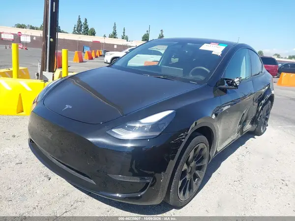 7SAYGDEE4RA218354 — 2024 Tesla Model Y, фото 2 с аукциона IAAI, Левый бок