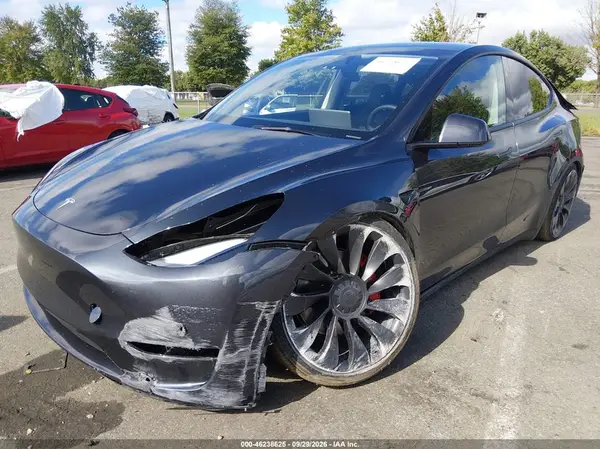 7SAYGDEF7RA328274 — 2024 Tesla Model Y, фото 2 с аукциона IAAI, Передняя и задняя части