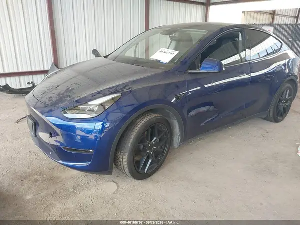7SAYGDEE3SF237650 — 2025 Tesla Model Y, фото 2 с аукциона IAAI, Правый бок