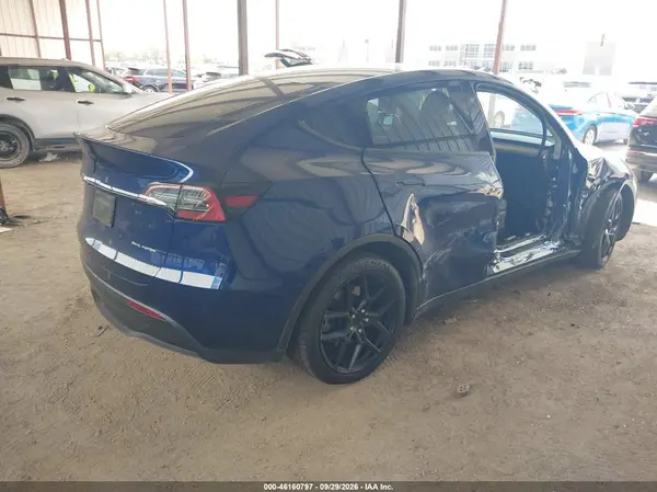 7SAYGDEE3SF237650 — 2025 Tesla Model Y, фото 4 с аукциона IAAI, Правый бок