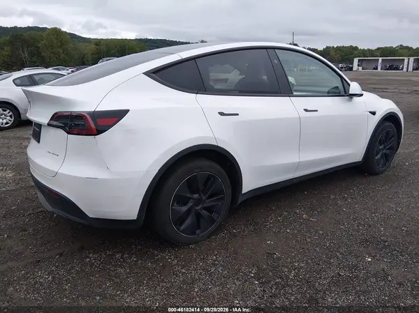 7SAYGDEE7SF241751 — 2025 Tesla Model Y, фото 4 с аукциона IAAI 09.10.2026, Подтопление
