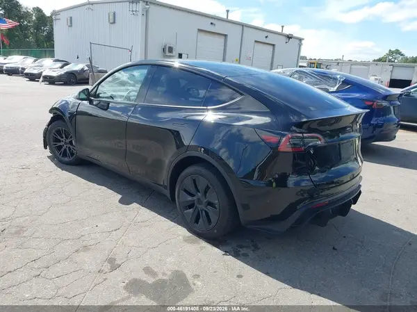 7SAYGDEE7SA364852 — 2025 Tesla Model Y, фото 3 с аукциона IAAI, Передняя часть