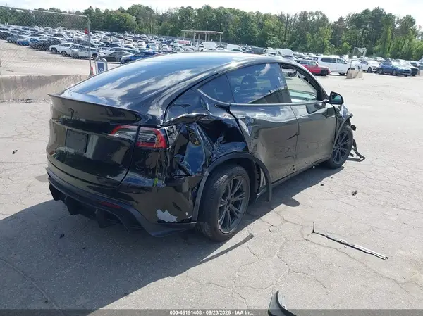 7SAYGDEE7SA364852 — 2025 Tesla Model Y, фото 4 с аукциона IAAI, Передняя часть
