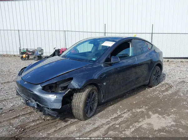 7SAYGDEE2SF284538 — 2025 Tesla Model Y, фото 2 с аукциона IAAI, Передняя и задняя части