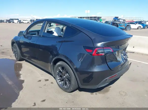 7SAYGDEE2SF240880 — 2025 Tesla Model Y, фото 3 с аукциона IAAI, Задняя часть