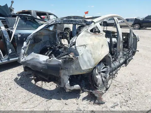 2026 Tesla Model Y VIN 7SAYGDEE0TF541925 фото 4