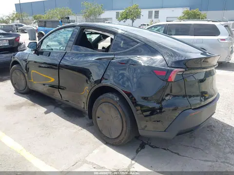 2026 Tesla Model Y VIN 7SAYGDED3TF666313 фото 3