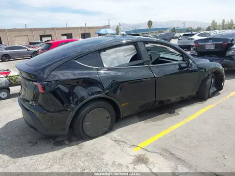 2026 Tesla Model Y VIN 7SAYGDED3TF666313 фото 4