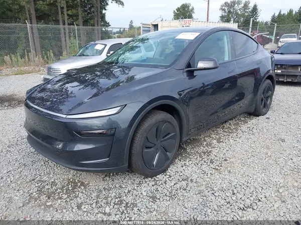 7SAYGDEE0TF566632 — 2026 Tesla Model Y, фото 2 с аукциона IAAI, Правый бок