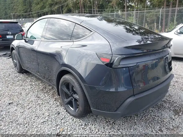 7SAYGDEE0TF566632 — 2026 Tesla Model Y, фото 3 с аукциона IAAI, Правый бок